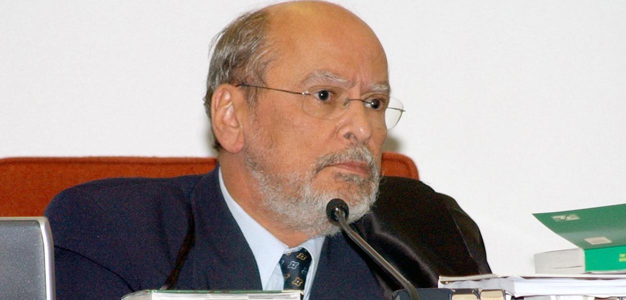 Sepúlveda Pertence: "Enterrou-se uma garantia fundamental"