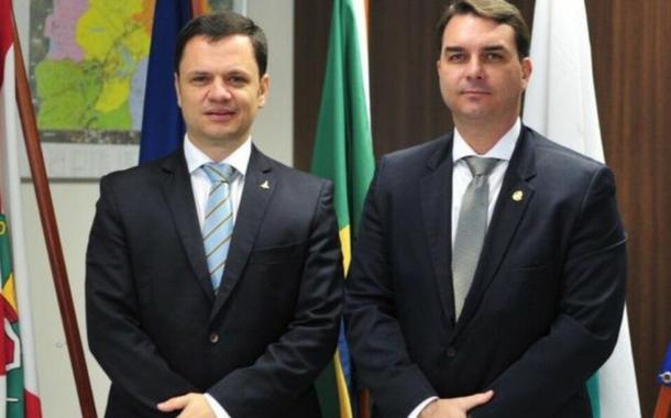 Anderson Torres e Flávio Bolsonaro