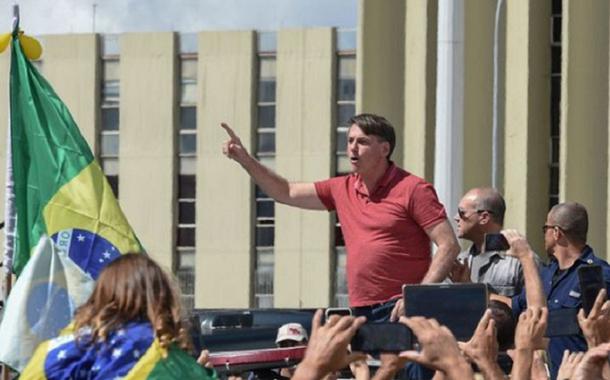 Bolsonaro discursou a apoiadores que pediram um novo AI-5