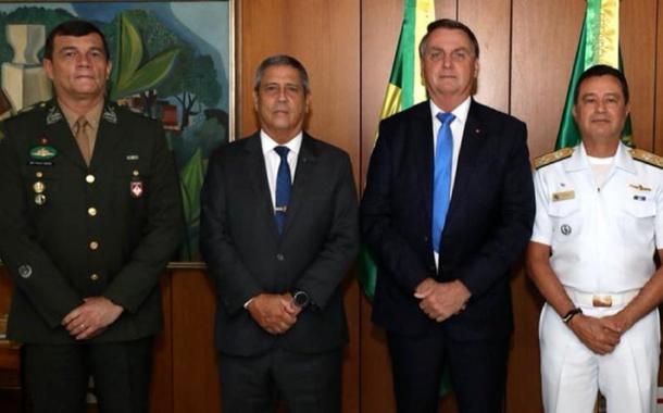 Paulo Sergio Nogueira, Braga Netto, Jair Bolsonaro, Almir Garnier Santos e Carlos de Almeida Baptista Junior