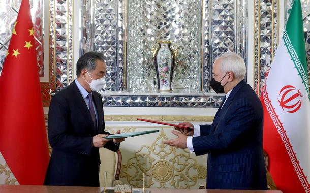 Wang Yi e Mohammad Javad Zarif