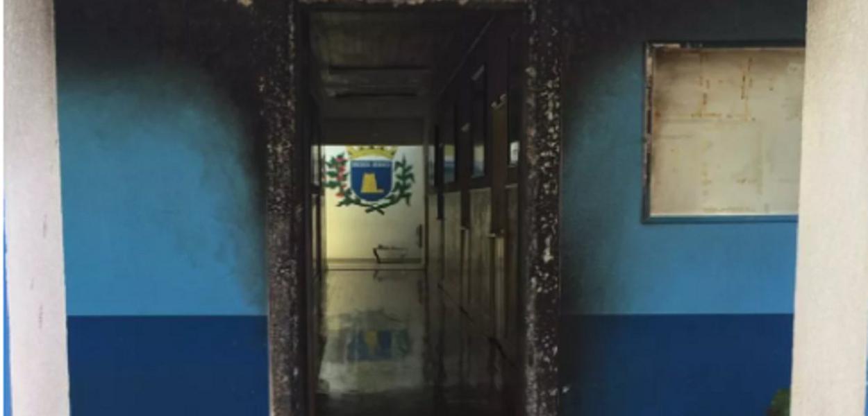 Prefeitura de Ribeirão Branco incendiada
