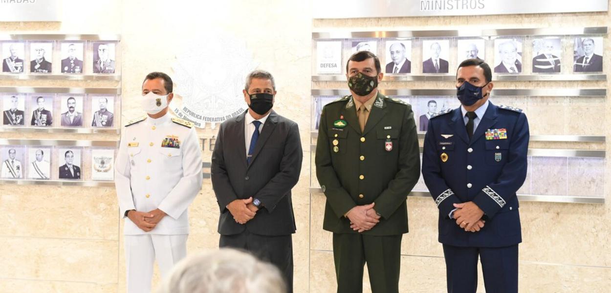 Almirante Almir Garnier Santos, Comandante da Marinha; general Braga Netto, ministro da Defesa;General Paulo Sérgio Nogueira de Oliveira, Comandante do Exército Brasileiro; e Tenente-Brigadeiro Carlos de Almeida Baptista Júnior, Comandante da FAB