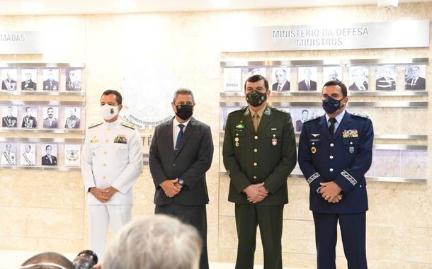 Almirante Almir Garnier Santos, Comandante da Marinha; general Braga Netto, ministro da Defesa;General Paulo Sérgio Nogueira de Oliveira, Comandante do Exército Brasileiro; e Tenente-Brigadeiro Carlos de Almeida Baptista Júnior, Comandante da FAB