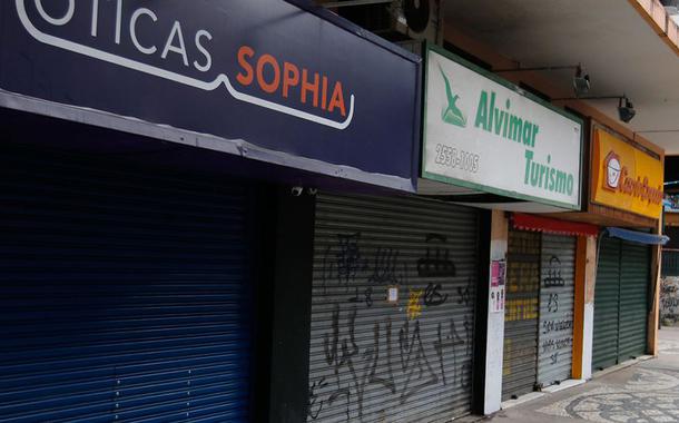 Rio de Janeiro tem o primeiro dia de com鲣io fechado por determina磯 da prefeitura 