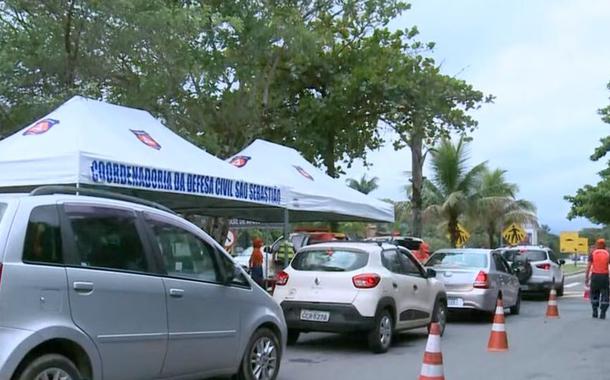 Com filas de até 4h, barreira sanitária em São Sebastião identifica 84 turistas com Covid