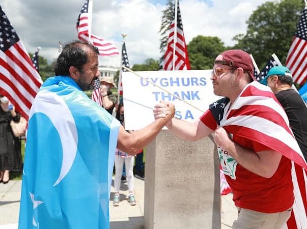 Uigures e norte-americanos em Washington DC em 21 de junho de 2020, para "agradecer" ao Congresso e à Casa Branca a aprovação da Lei de Direitos Humanos Uigur