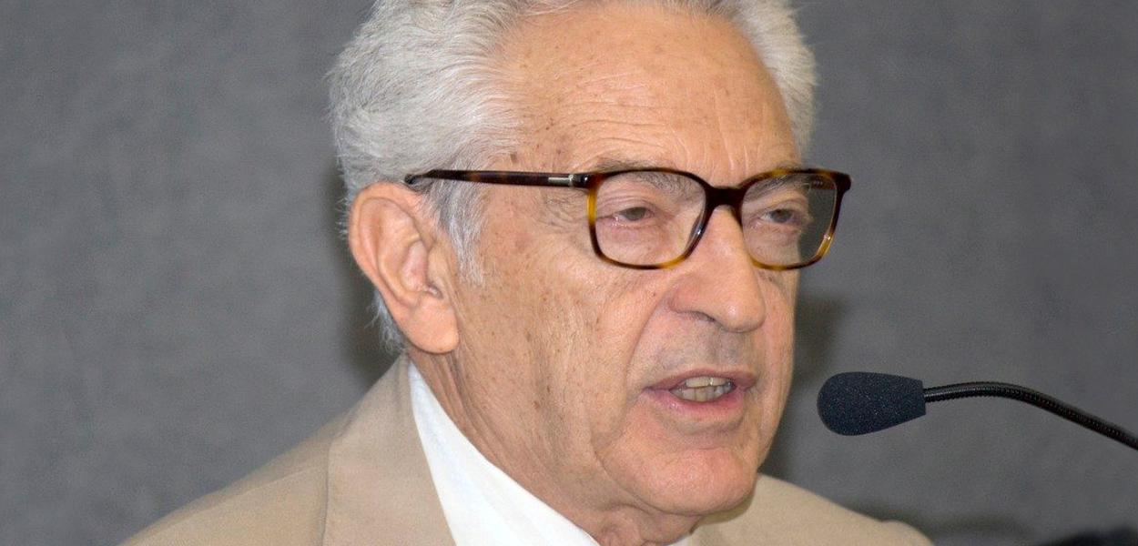 Escritor e crítico literário Alfredo Bosi