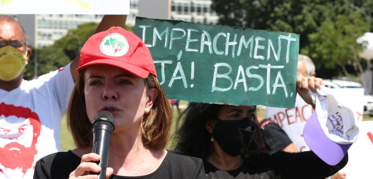 Presidenta nacional do PT, deputada Gleisi Hoffmann pede impeachment de Jair Bolsonaro