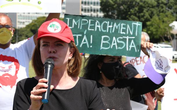 Presidente nacional do PT, deputada Gleisi Hoffmann pede impeachment de Jair Bolsonaro