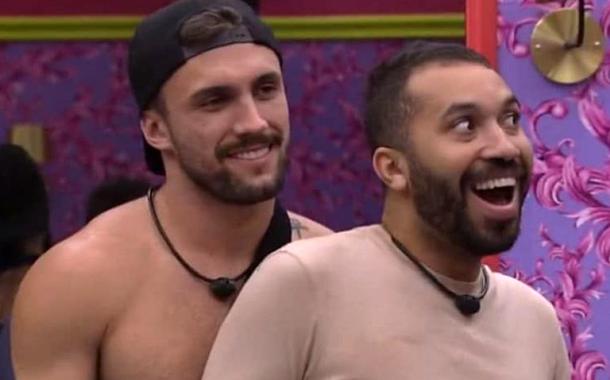 Participantes do BBB Arthur (de boné) e Gilberto