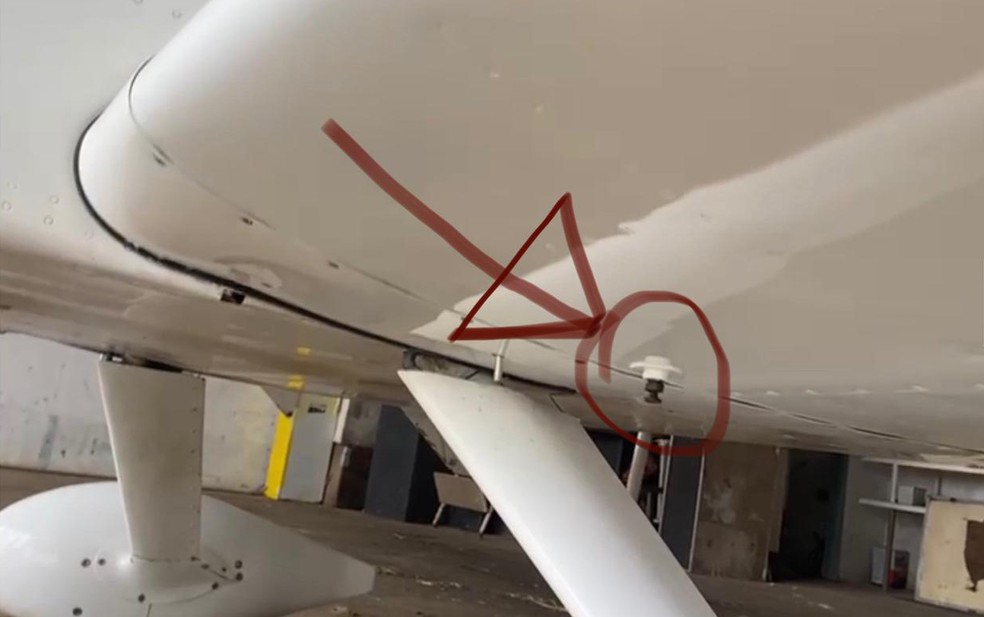 Combustível foi retirado por um dreno que fica sob as asas da aeronave