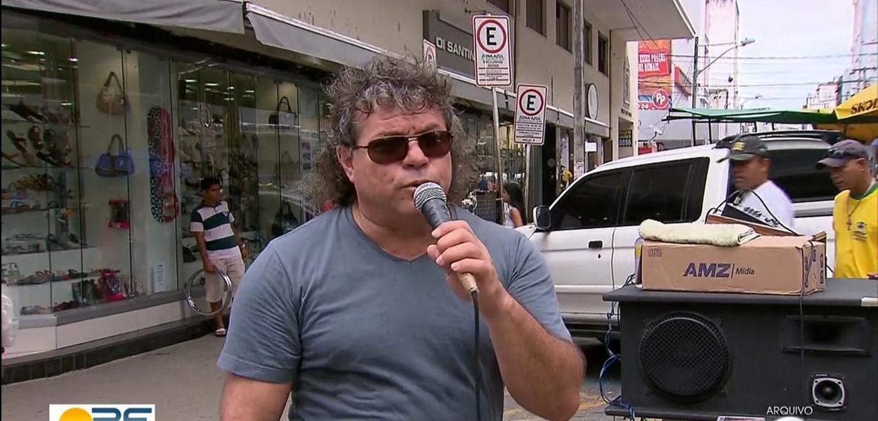 Cantor pernambucano Augusto César