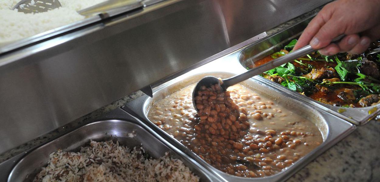 Custo de comprar comida subiu mais que a inflação total no Brasil