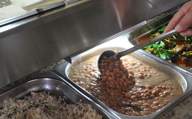 Custo de comprar comida subiu mais que a inflação total no Brasil