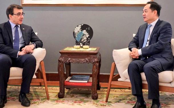 Carlos Alberto França e Yang Wanming em 2019