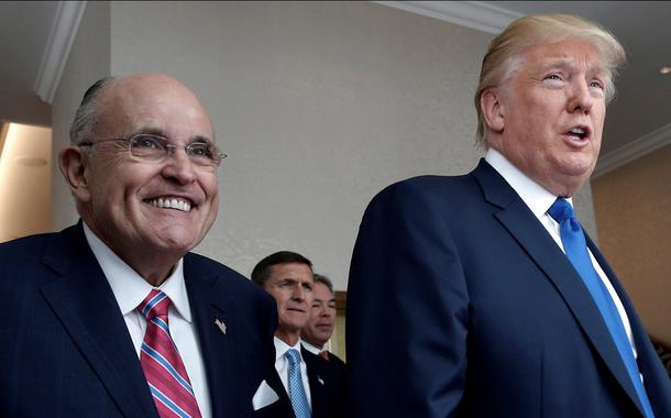 Ex-prefeito de Nova York Rudolph Giuliani e o ex-presidente Donald Trump