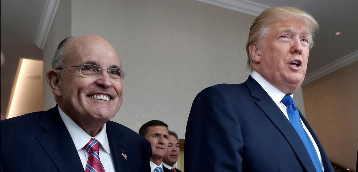 Ex-prefeito de Nova York Rudolph Giuliani e o ex-presidente Donald Trump