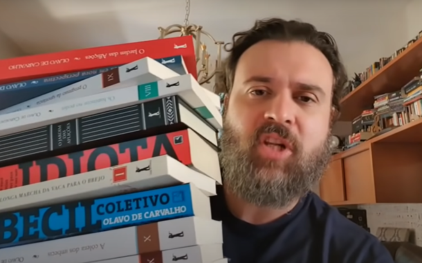 Youtuber de direita Nando Moura queima livros do seu ex-guru Olavo de Carvalho