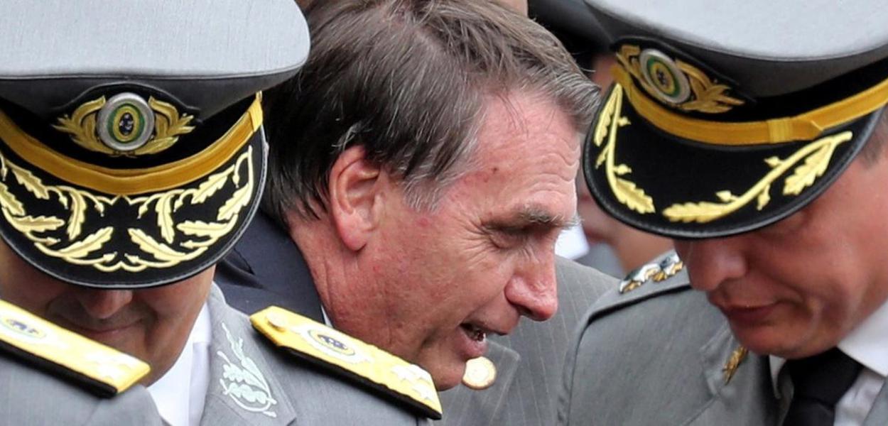 Bolsonaro com militares