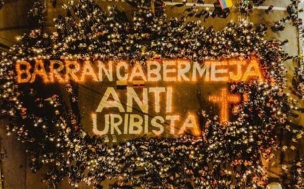 Multidão faz velório na Colômbia para homenagear vítimas de repressão policial