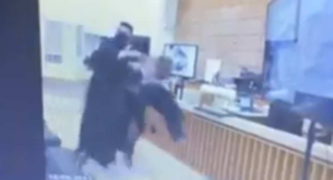 Advogado agride colega no tribunal