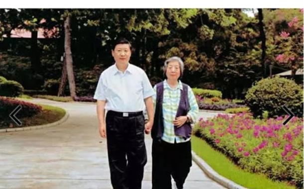 Xi Jinping e sua mãe