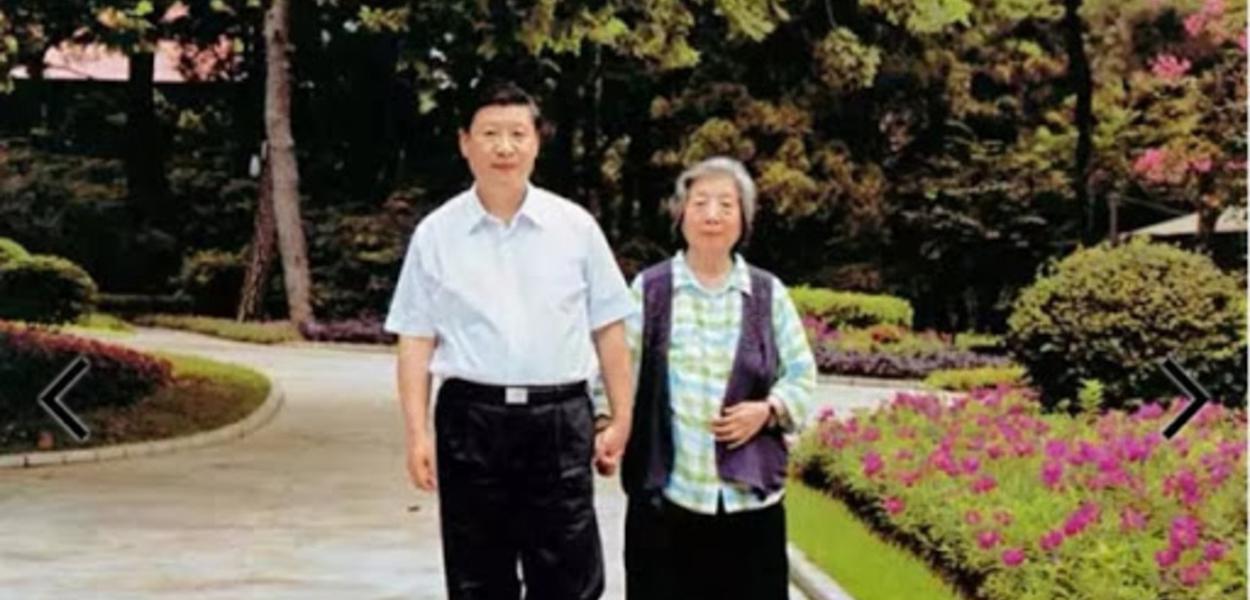 Xi Jinping e sua mãe