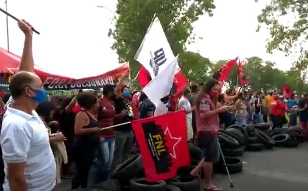 Movimentos sociais fazem protesto contra Jair Bolsonaro