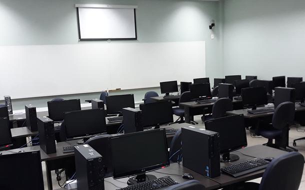 O Laboratório de Informática da Escola de Engenharia Elétrica, Mecânica e da Computação UFG
