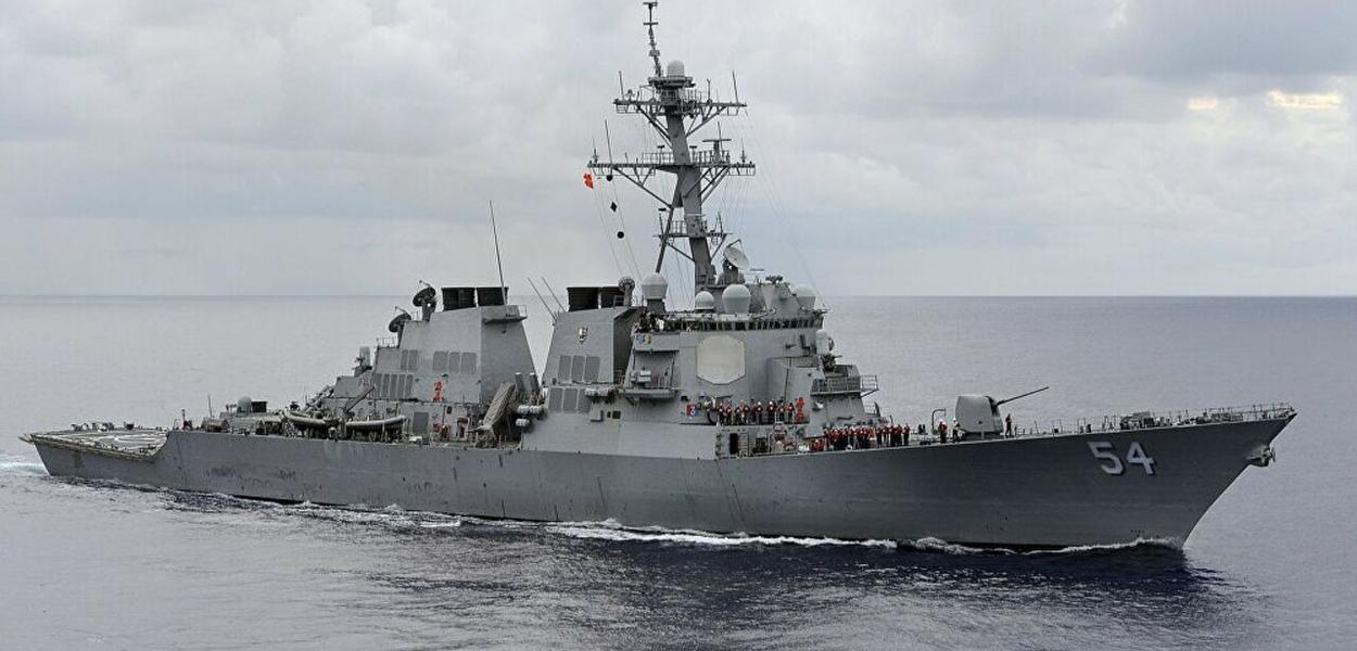 Navio de guerra dos EUA passa pelo Estreito de Taiwan (China)