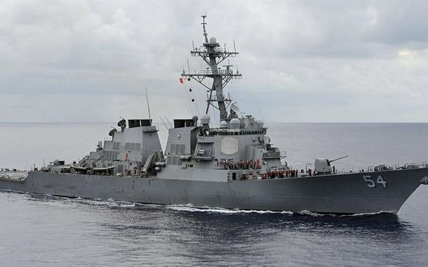 Navio de guerra dos EUA passa pelo Estreito de Taiwan (China)