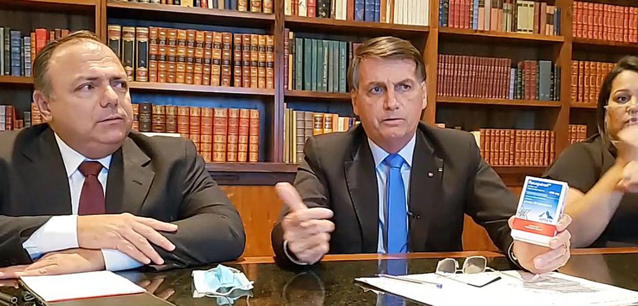 Eduardo Pazuello e Jair Bolsonaro em live