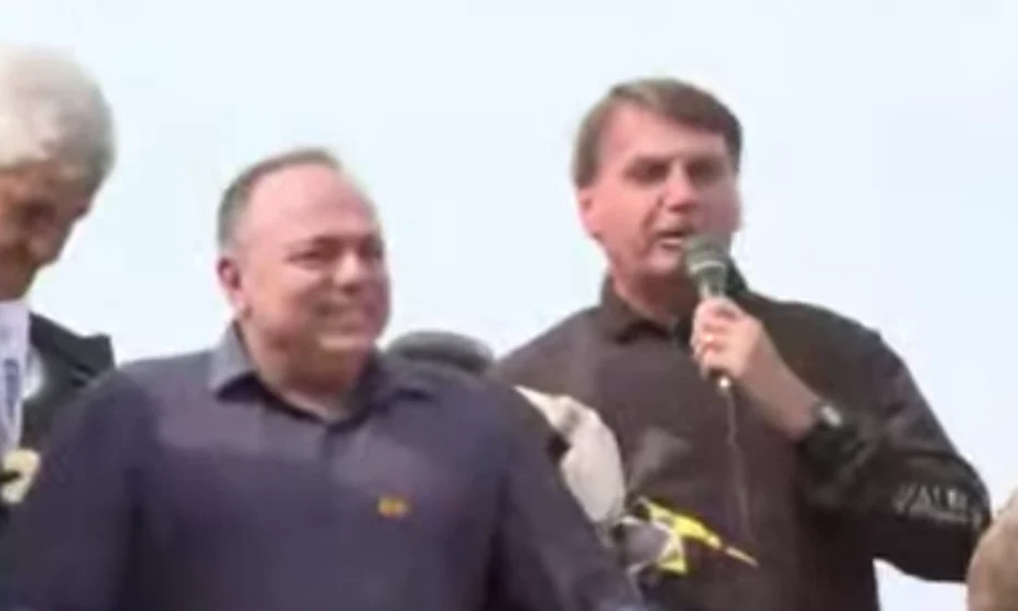 Eduardo Pazuello e Jair Bolsonaro