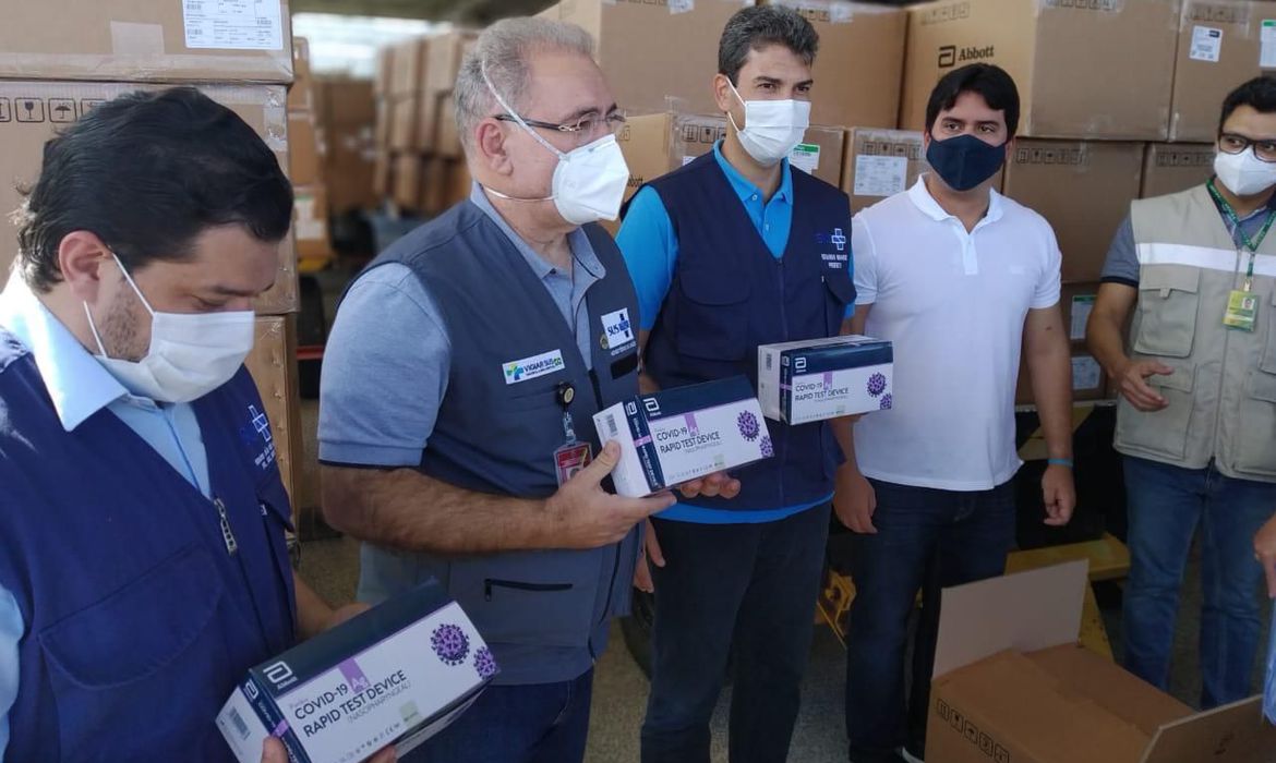 Ministro da Saúde, Marcelo Queiroga, leva testes de Covid ao Maranhão