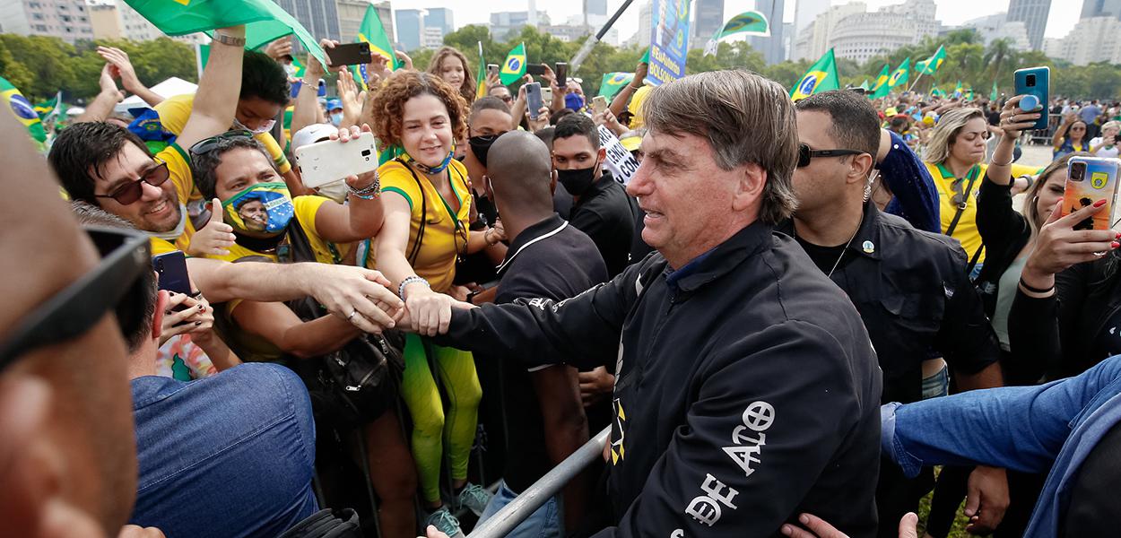 Jair Bolsonaro durante passeio de moto na cidade do Rio de Janeiro