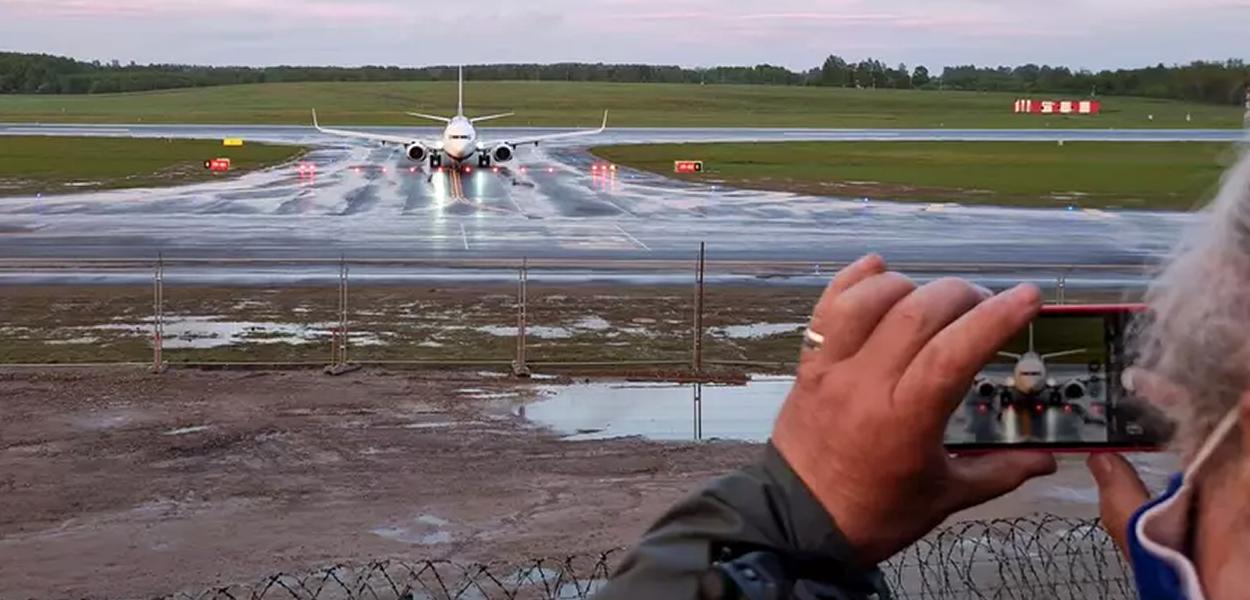 Avião da RyanAir que teve de pousar em Minsk chegando em Vilnius, Lituânia