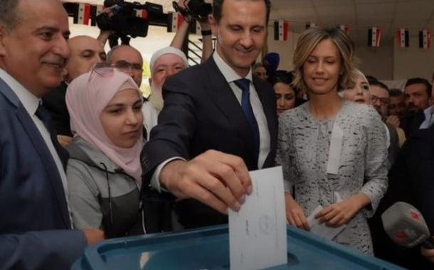 O líder sírio, Bashar Assad, vota nas eleições presidenciais