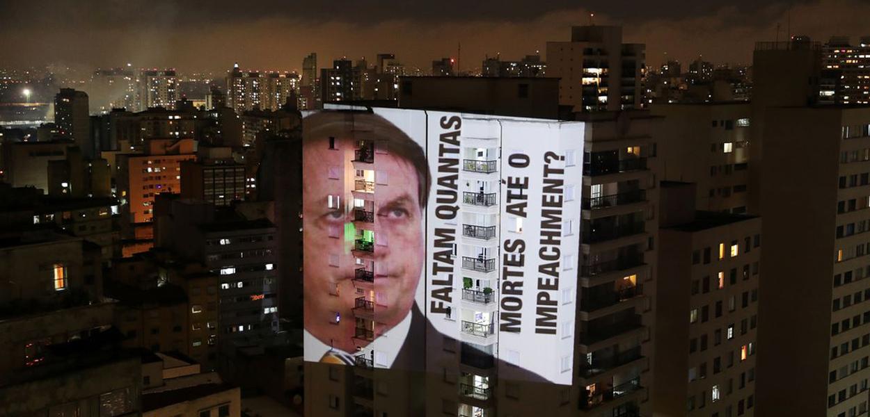 Projeção em protesto contra Bolsonaro