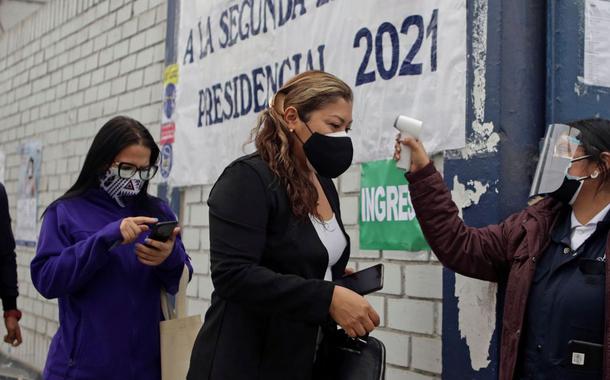 Peruanos voltam às urnas para decidir futuro presidente