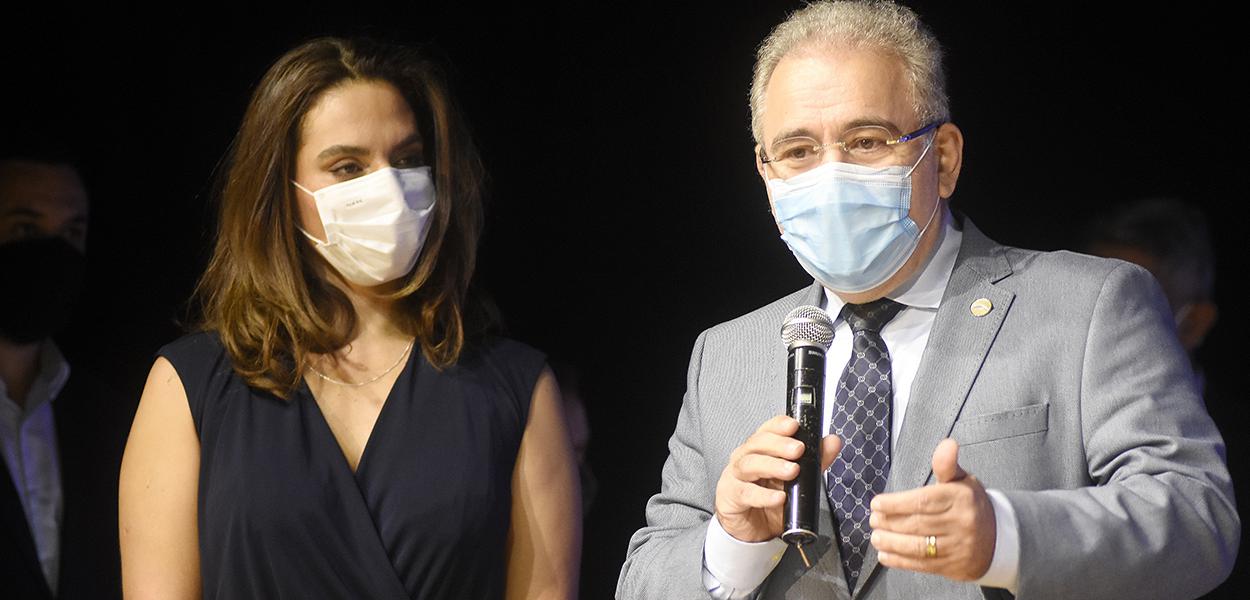 Médica Luana Araújo e o ministro Marcelo Queiroga (Saúde)