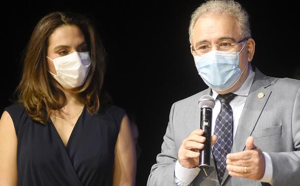 Médica Luana Araújo e o ministro Marcelo Queiroga (Saúde)