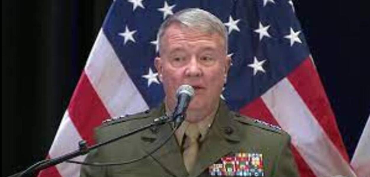 General Kenneth F. McKenzie, EUA