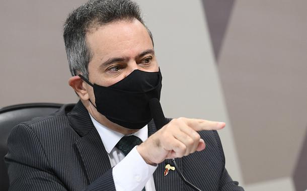 Elcio Franco em depoimento na CPI da Covid no Senado