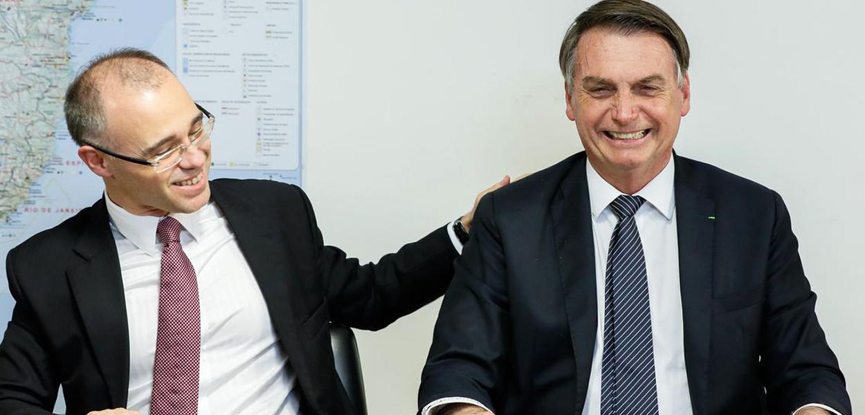 André Mendonça e Jair Bolsonaro