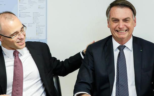 André Mendonça e Jair Bolsonaro