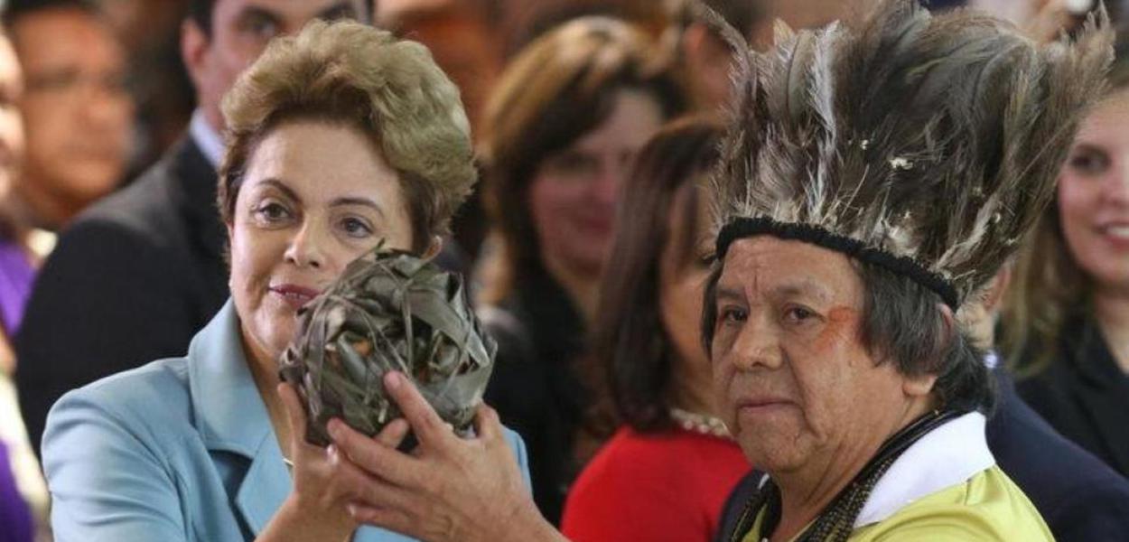 Marcos Terena com Dilma Roussef em 2015