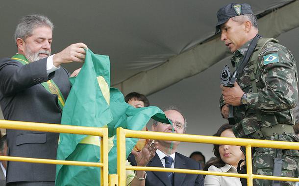Lula no desfile cívico-militar do Dia da Independência de 2006