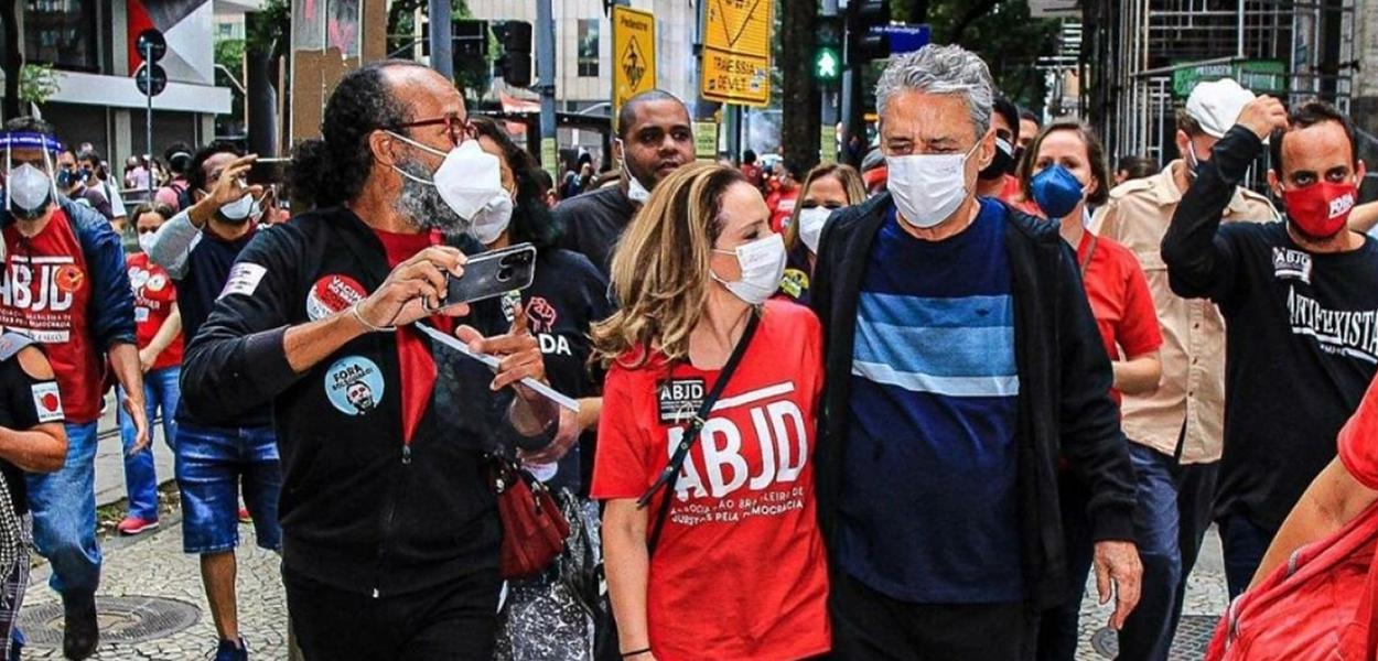 Chico Buarque participa de ato “Fora Bolsonaro” no Rio de Janeiro