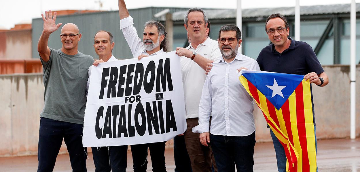 Líderes separatistas catalães deixam prisão em Sant Joan de Vilatorrada após indulto do governo da Espanha. 23/06/2021